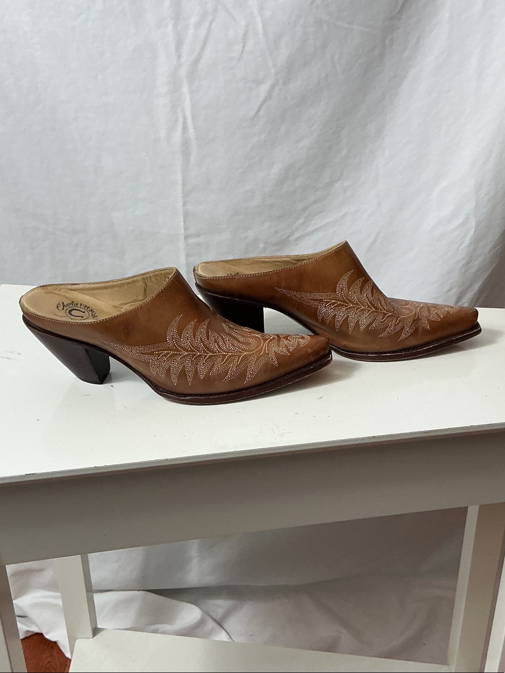 Lucchese Charlie 1 Horse Embroidered Tan Leather Snip Toe Mule - Picture 4 of 12